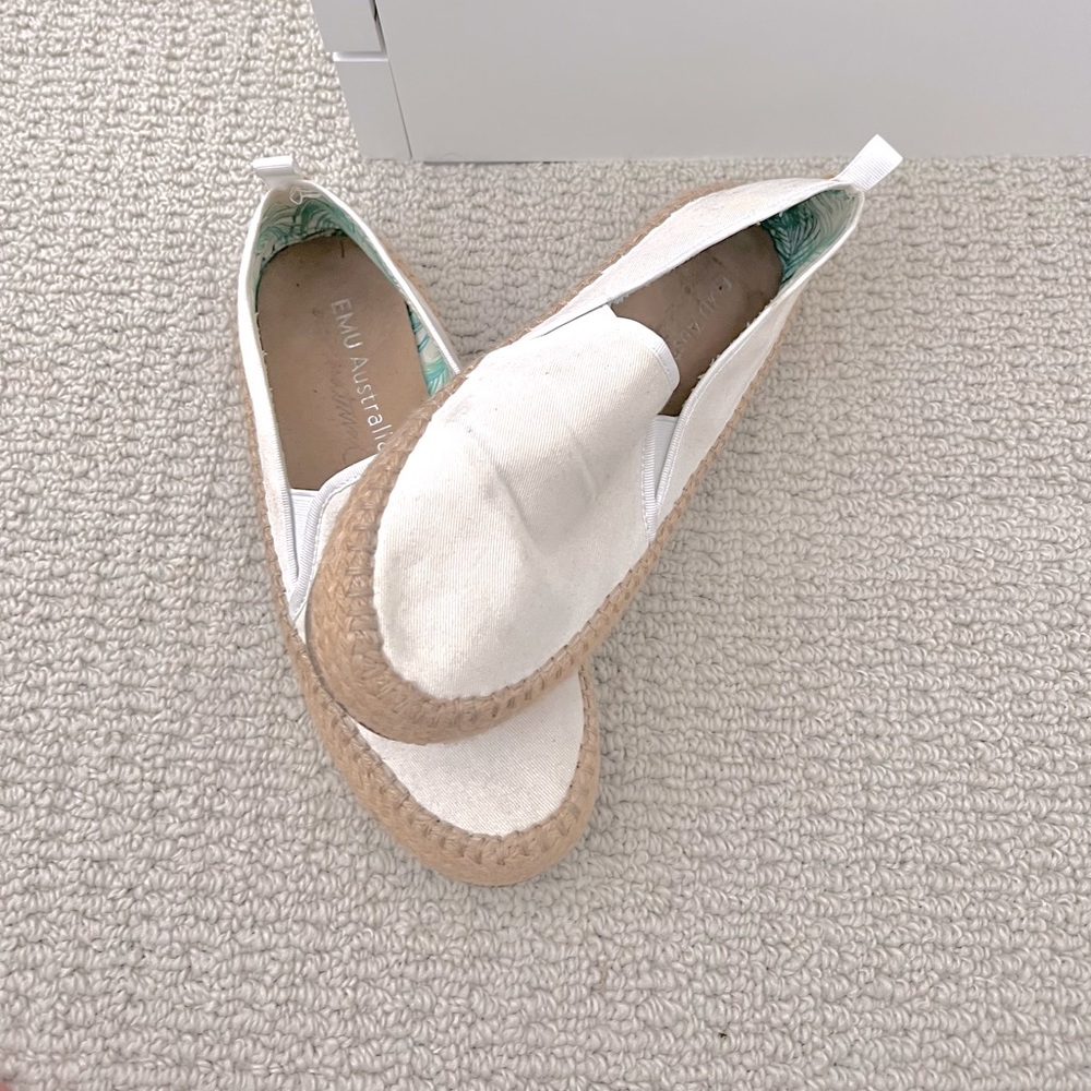 EMU Australia shoes SIZE 8 Womens